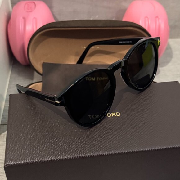 Tom Ford Black Round Sunglasses - Viral Minimalist Trend